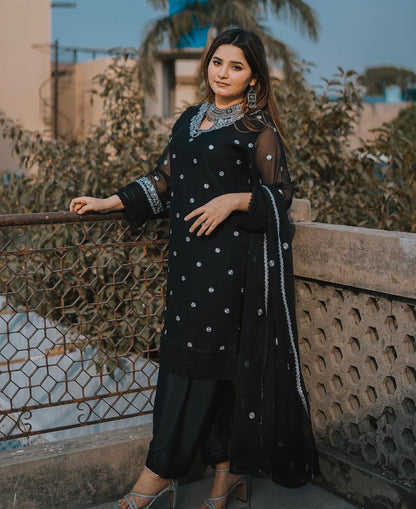 HANIA AMIR